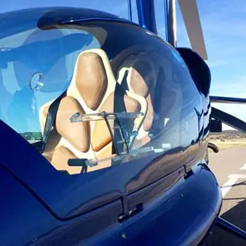 LA CABINE BIPLACE C'est assis dans ce siège que vous effectuerez votre baptême de l'air en autogire